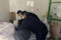 寧強(qiáng)一八旬老人家中不慎摔倒，民警及時(shí)救助縮略圖