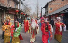 鑼鼓喧天東關(guān)里，喜氣洋洋中國年！縮略圖