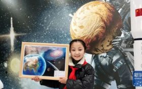 新華社關(guān)注！漢中大山女孩的航天夢想上“天宮”了 →縮略圖