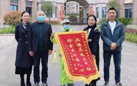 這個(gè)環(huán)衛(wèi)工人的暖心舉動(dòng)，讓外地人決定在漢中買房！縮略圖