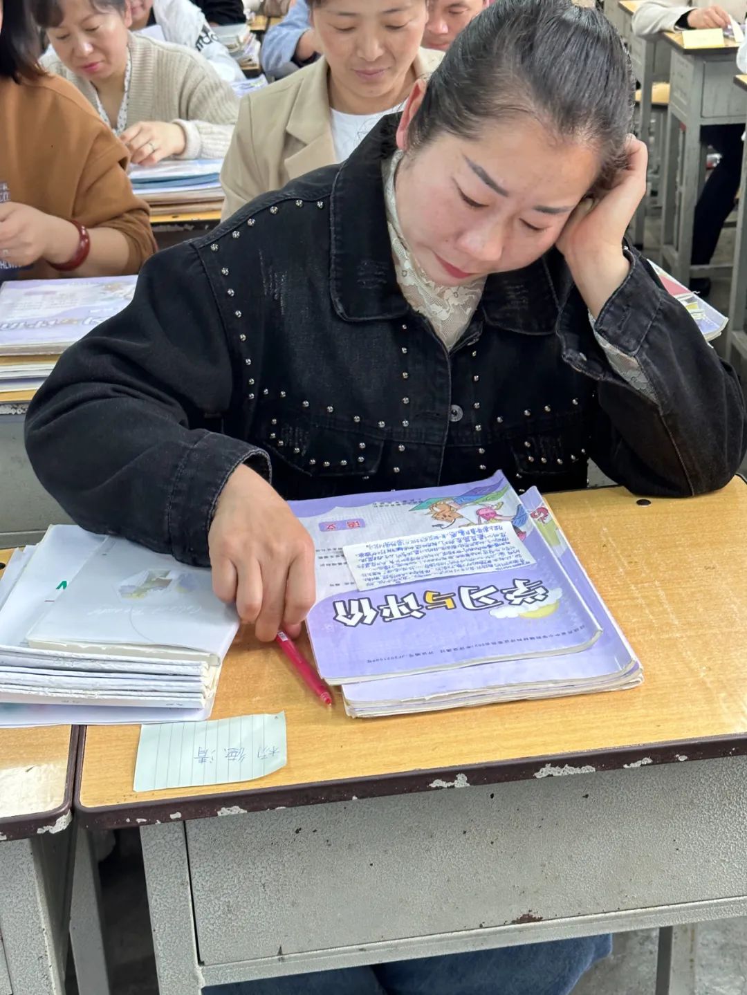 提燈引路 育夢成光——西鄉(xiāng)縣東關(guān)小學(xué)2023學(xué)年度春季學(xué)期家長會紀(jì)實 提燈引路 育夢成光——西鄉(xiāng)縣東關(guān)小學(xué)2023學(xué)年度春季學(xué)期家長會紀(jì)實