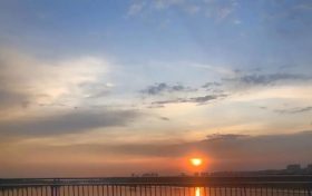 高溫藍(lán)色預(yù)警！25日至27日陜西炎熱持續(xù) 局地最高溫可達(dá)38℃以上縮略圖