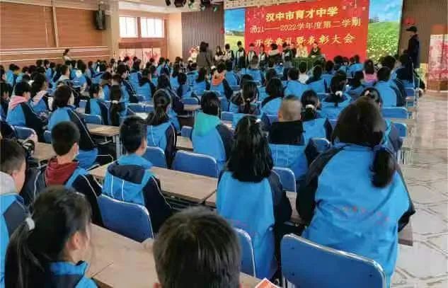 漢中市育才中學(xué)初一新生，高考復(fù)讀班招生火熱報名進行中