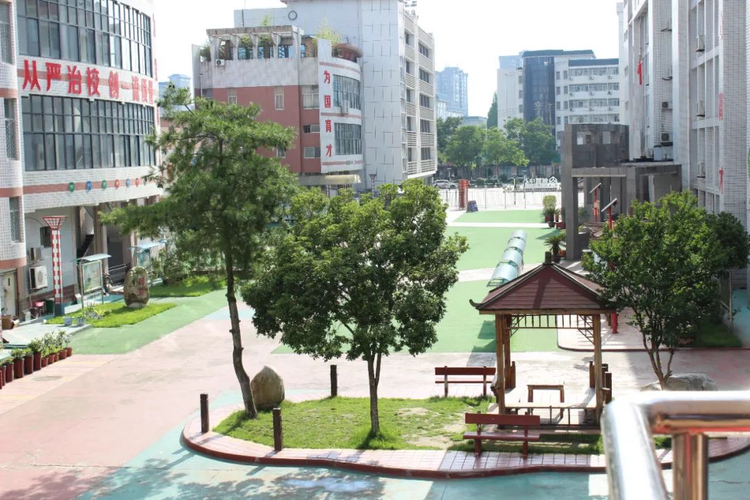 漢中市育才中學(xué)初一新生，高考復(fù)讀班招生火熱報名進行中