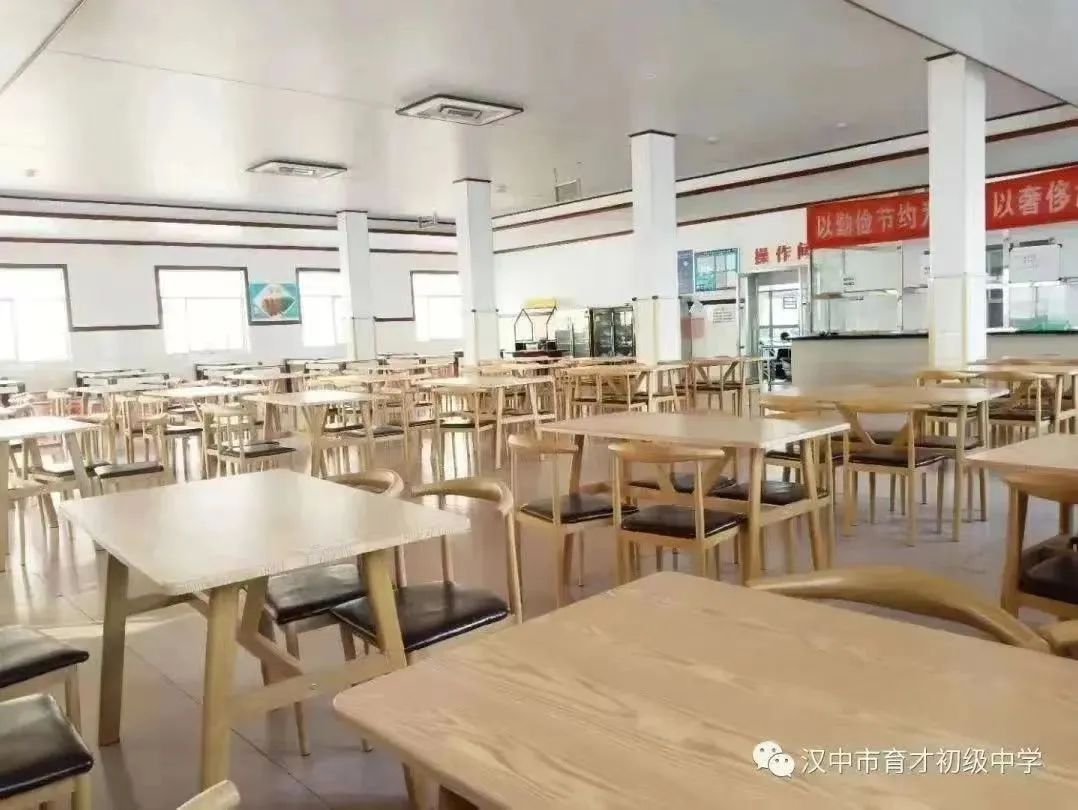 漢中市育才中學(xué)初一新生，高考復(fù)讀班招生火熱報名進行中