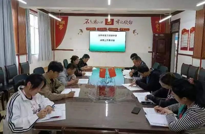 漢中市育才中學(xué)初一新生，高考復(fù)讀班招生火熱報名進行中