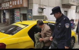 給力！老人錢包遺落出租車 民警快速幫找回縮略圖