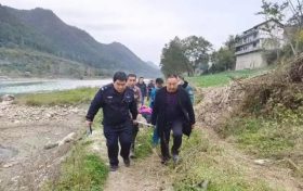 點贊！七旬老人意外落水，警民合力緊急營救！縮略圖