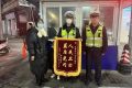 一名男子?失足?從?2米?高處?墜落?，多虧漢中交警縮略圖