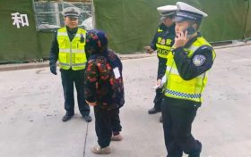 交警助力，讓走失老人安全回家縮略圖