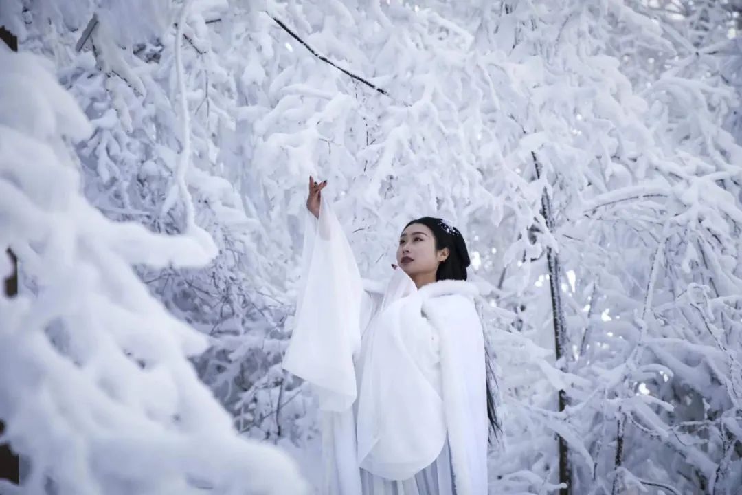 網(wǎng)紅博主走進(jìn)漢江源 探秘羌族非遺儺技 網(wǎng)紅博主走進(jìn)漢江源 探秘羌族非遺儺技