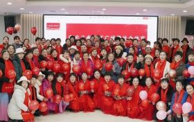 南鄭區(qū)廣場舞協(xié)會(huì)慶元旦社會(huì)體育指導(dǎo)員證頒發(fā)及年會(huì)聯(lián)歡會(huì)展演活動(dòng)隆重舉行縮略圖