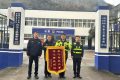 闖站零容忍 追繳沒商量——白水江派出所幫助轄區(qū)收費(fèi)站追回過路費(fèi)獲贈(zèng)錦旗縮略圖
