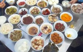 來鎮(zhèn)巴！殺年豬吃庖湯，這個味道嘎嘎香！縮略圖