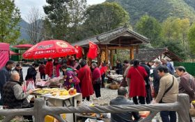 一半煙火一半潮！秦嶺市集讓紅葉游更有料縮略圖